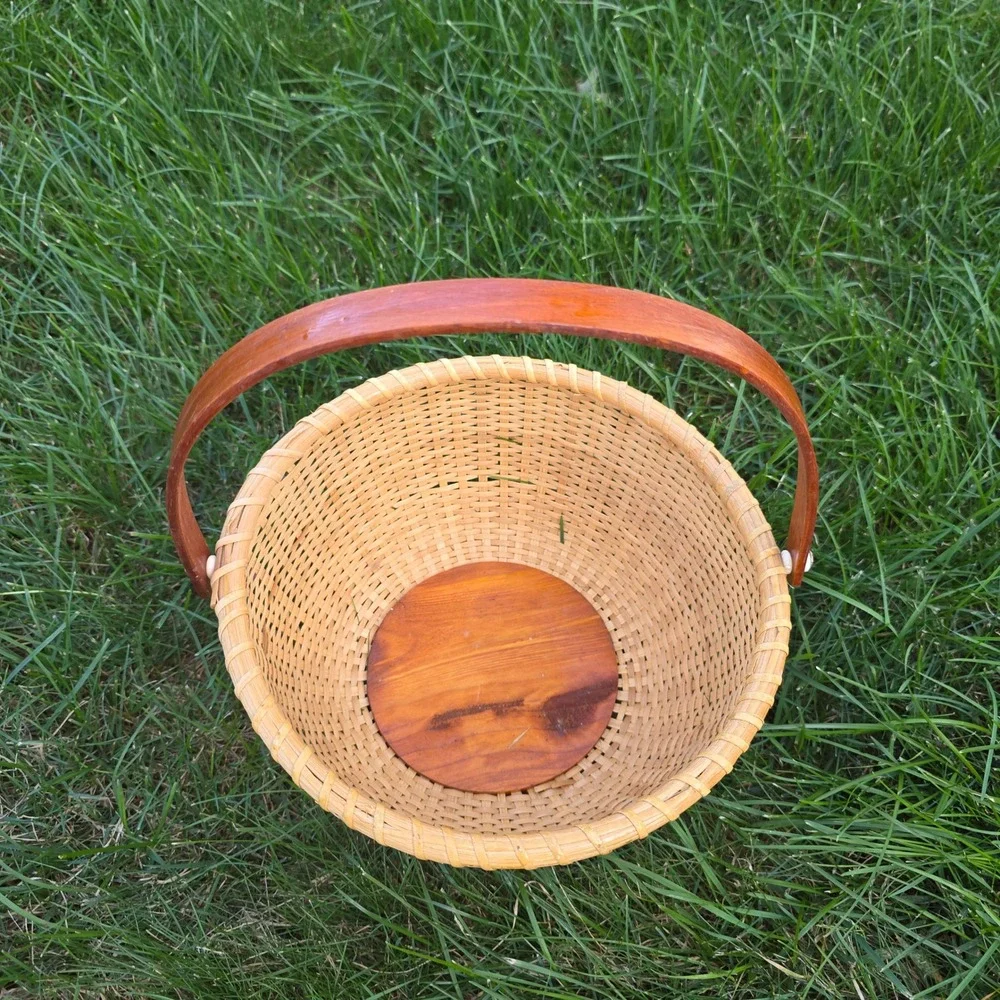 Hand Woven Nantucket Style Round Basket Wood Base Fixed Handle Honey Brown 10in